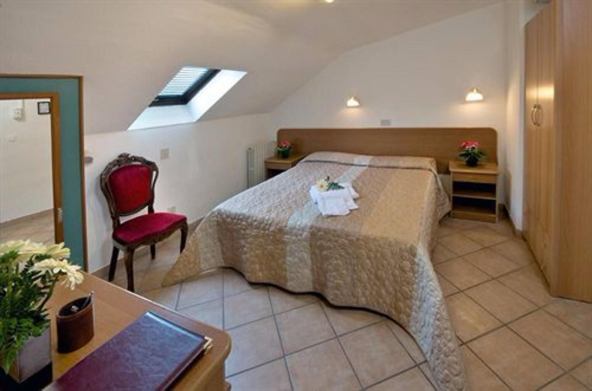 Hotel Roma 3*